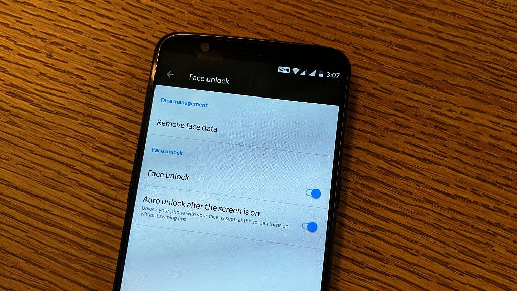 Face Unlock feature is coming to OnePlus 5 users. 