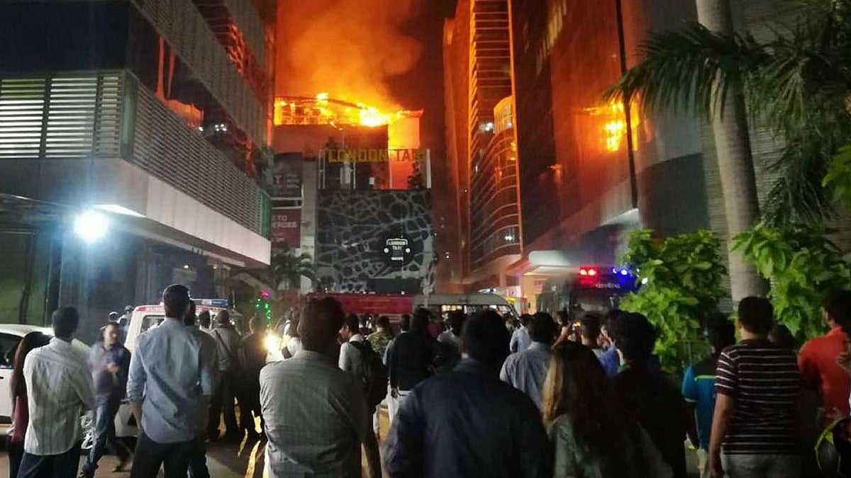  At least 14 people were killed and as many injured after a major fire engulfed Kamala Mills compound in Lower Parel, Mumbai on Thursday night.&nbsp;