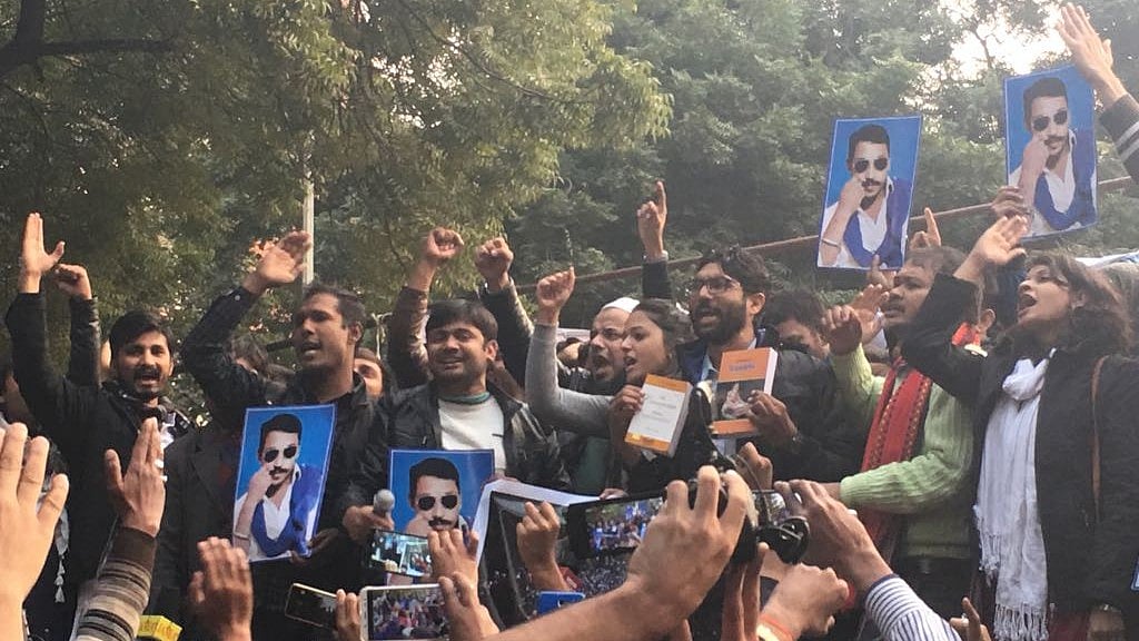 Jignesh Mevani holds Constitution in right hand and Manusmriti in left, asks Modi to choose either one.
