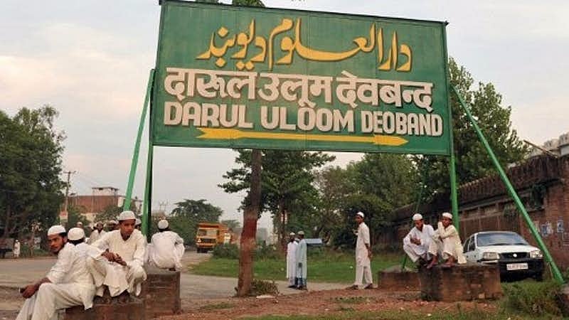 The ulemas Islamic seminary Darul Uloom Deoband issued a fatwa against a 15-year-old Muslim student from Meerut for reciting Bhagavad Gita.