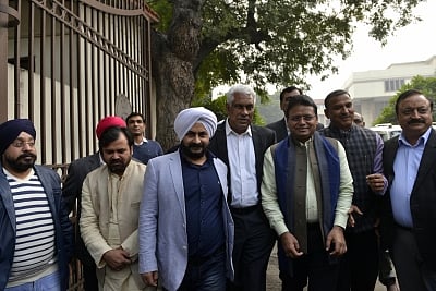 New Delhi: AAP MLAs outside the Delhi High Court on Jan 24, 2018. Eight of the 20 AAP MLAs on Tuesday moved the Delhi High Court challenging a notification disqualifying them on the ground of holding office of profit as Parliamentary Secretaries. The Election Commission had recommended disqualification of the MLAs. Following the ECs recommendation to President Ram Nath Kovind, the President had okayed their disqualification. (Photo: IANS)