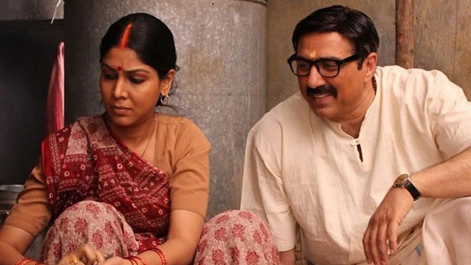 A still from <i>Mohalla Assi.</i>