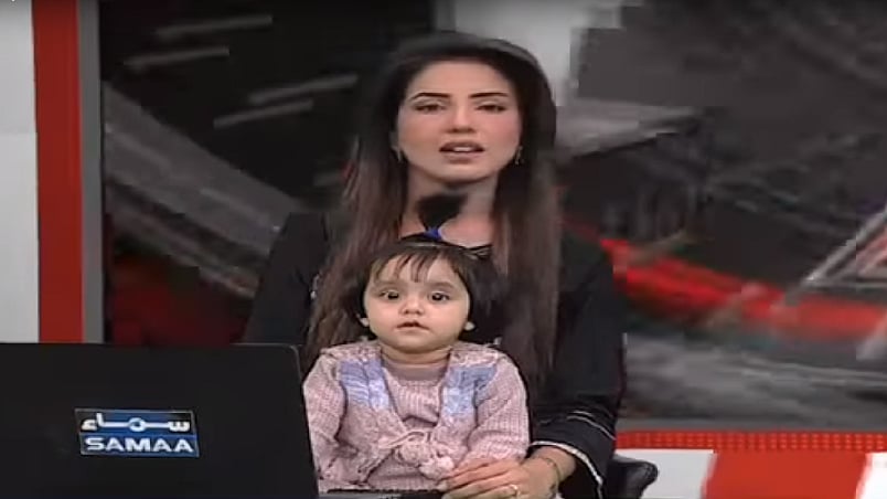 Samaa TV anchor Kiran Naz with her daughter on the show,