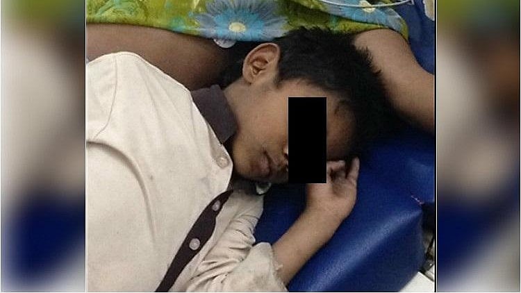 The 5-year-old is seen lying next to his mother’s dead body.