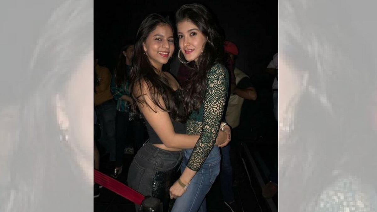 Suhana Khan and Shanaya Kapoor party together. 