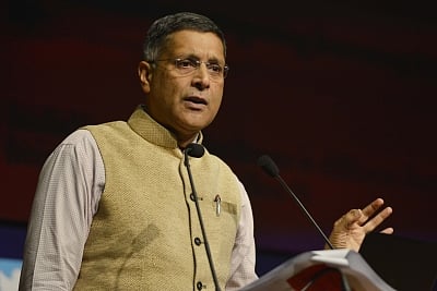 New Delhi: Ã¢Â€Â‹Ã¢Â€Â‹Ã¢Â€Â‹Chief Economic Advisor (CEA) Arvind SubramanianÃ¢Â€Â‹ presents Ã¢Â€Â‹Economic Survey 2017-18Ã¢Â€Â‹ in New Delhi on Jan 29, 2018. (Photo: IANS)