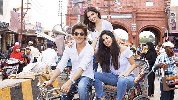 SRK, Anushka and Katrina are having fun on the sets of <i>Zero</i>.