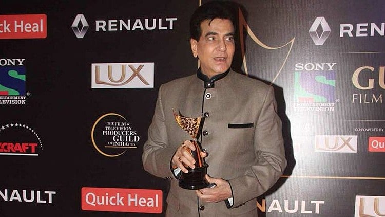 Jeetendra at an awards event.