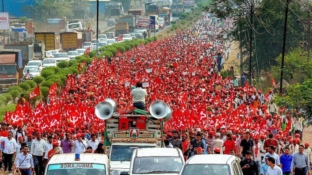 Farmers of All Indian Kisan Sabha (AIKS) march from Nashik to Mumbai