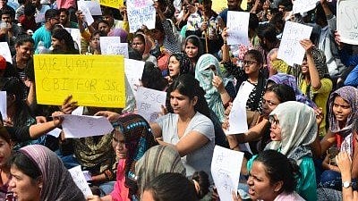 New Delhi: Staff Selection Commission (SSC) aspirants stage a demonstration to press for CBI inquiry into the SSC exam scam, in New Delhi on March 3, 2018. (Photo: IANS)