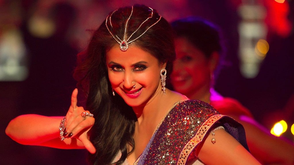 Urmila Matondkar in a still from the song “Bewafa Beauty” from <i>Blackmail</i>.&nbsp;