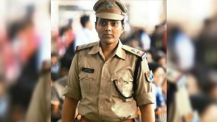 RPF cop Rekha Mishra will receive Nari Shakti Puraskar from the President today. (Photo Courtesy: Twitter)