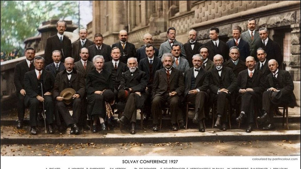 29 scientists, including Marie Curie, Einstein, Schrodinger, Heisenberg and Planck at the Fifth Solvay Institut International de Physique in Brussels.