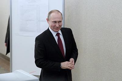 <div class="paragraphs"><p>Vladimir Putin's party United Russia gained a majority.</p></div>