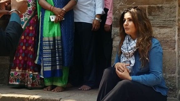 A complaint was filed against Raveena Tandon by the temple authorities. 