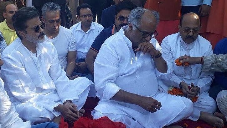 Anil and Boney Kapoor and Amar Singh conducting prayers for Sridevi in Haridwar. 