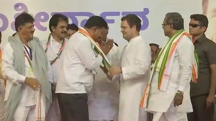 Seven rebel JD(S) MLAs joined the ruling Congress on 25 March in the presence of party president Rahul Gandhi.