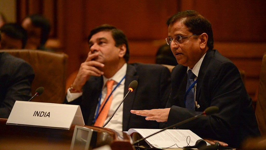 Secretary, Department of Economic Affairs (DEA), Mr Subhash Chandra Garg (right).