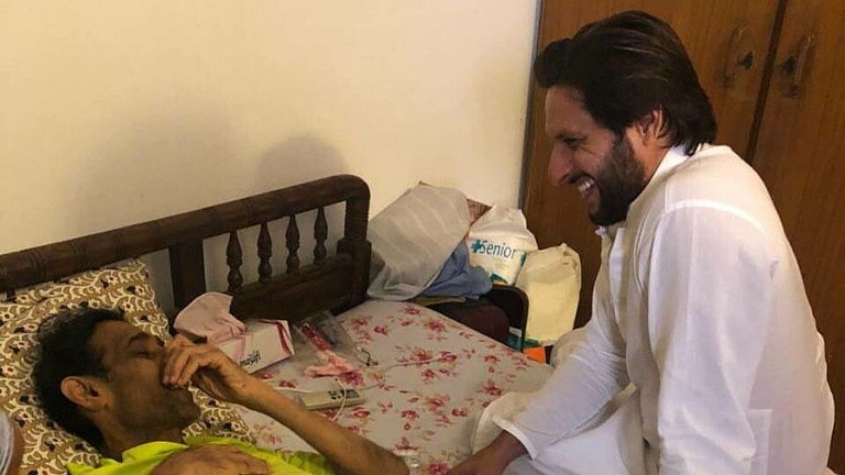 Former Pakistan cricket captain Shahid Afridi (R) tweeted this picture after visiting Mansoor earlier in April. 
