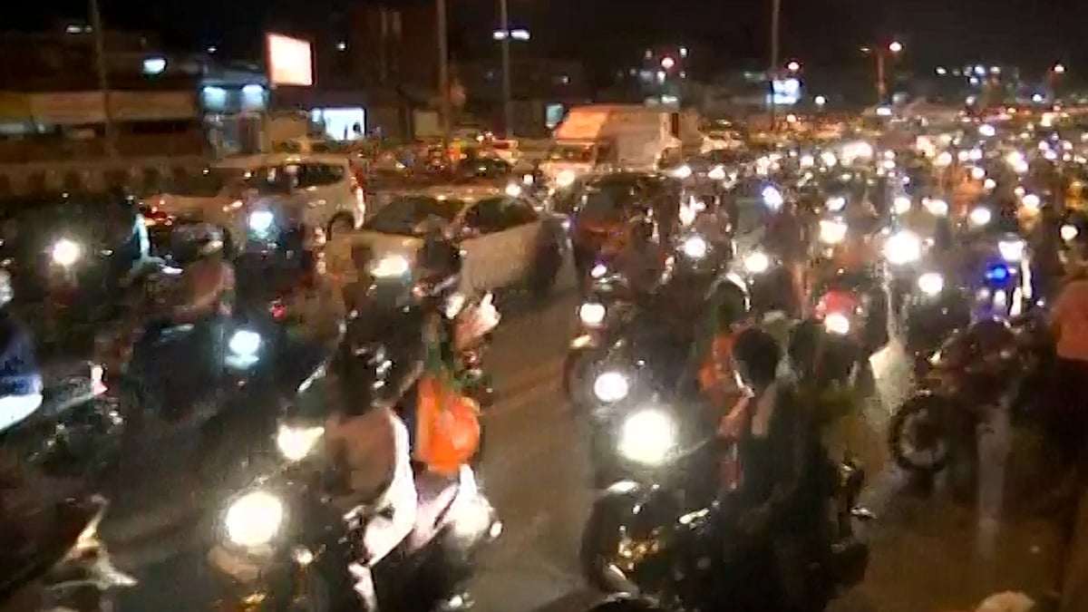 Many commuters in Mumbai were left frustrated as the Bharatiya Janata Party’s 38th foundation day celebrations on Friday, 6 April brought traffic to a standstill in the Western Express highway.