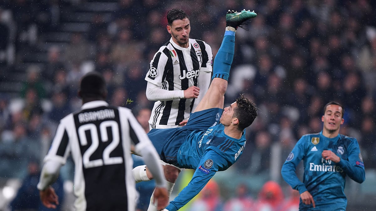 Cristiano Ronaldo scored with a bicycle kick to lead Real Madrid to an emphatic 3-0 win away to Juventus.