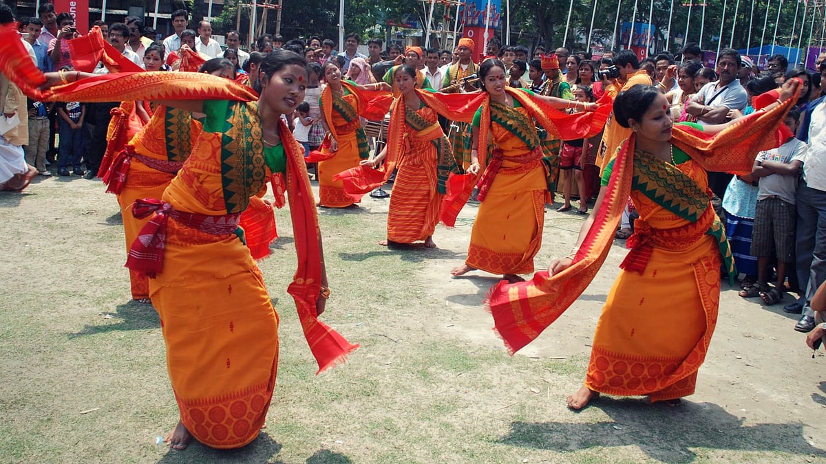 The graceful Bagurumba folk dance.