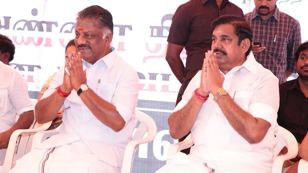 Tamil Nadu Chief Minister Edappadi K Palaniswami (L) and Deputy CM O Panneerselvam. 