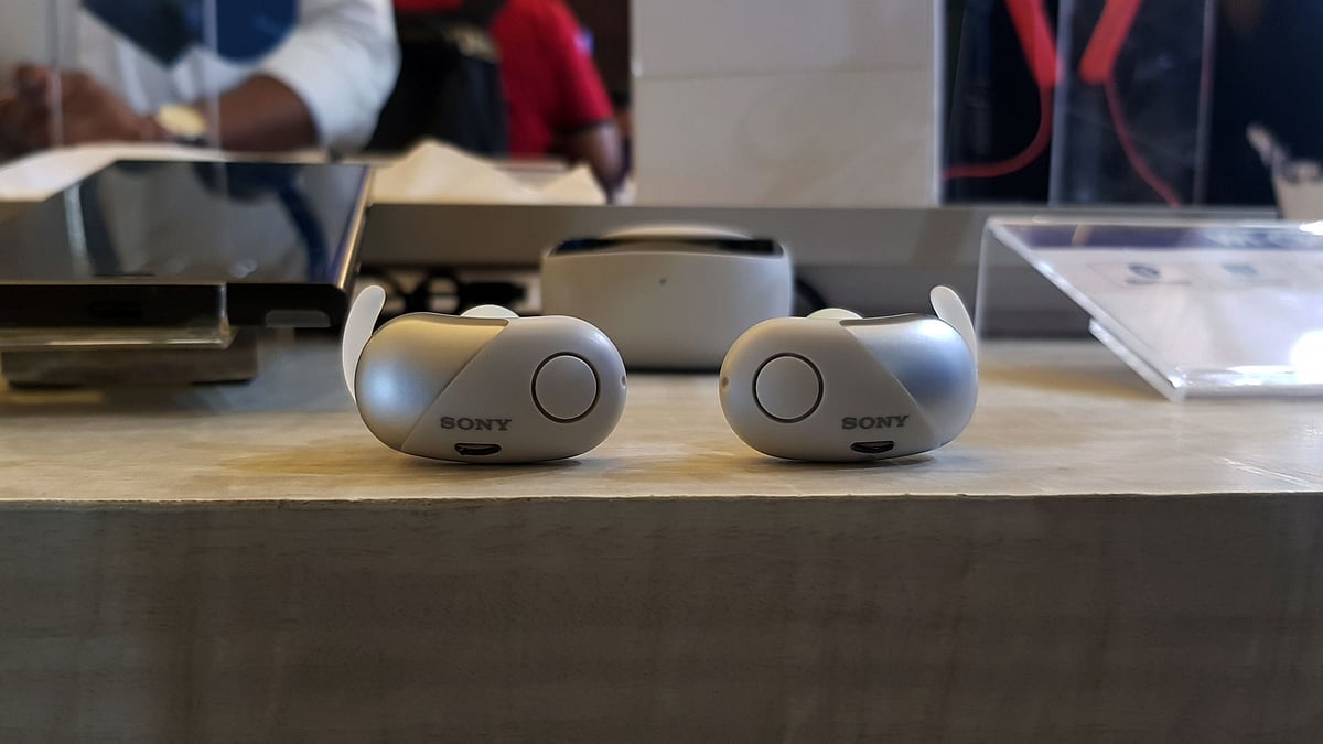 Since Sony is betting big on its “Go Wireless with Sony” philosophy, it has launched three wireless headphones targeting people who like to mix fitness and music.