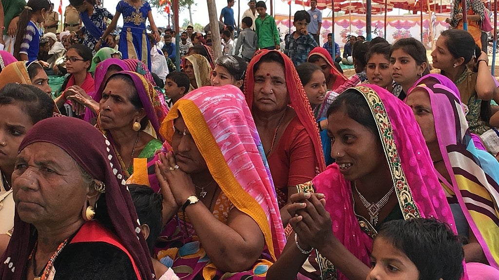 At least 1,000 people had gathered for the event from across Una which included a significant number of women.