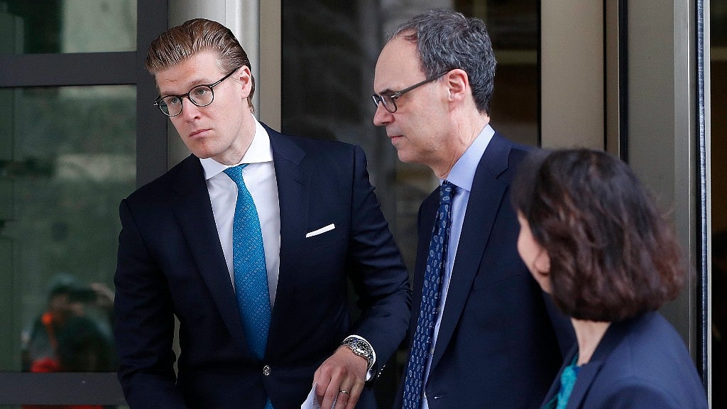 Alex van der Zwaan, left, leaves Federal District Court in Washington, Tuesday, 3 April, 2018.&nbsp;