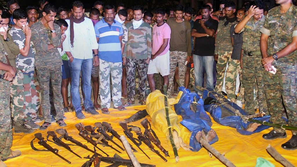 Security personnel show the guns recovered from the Naxals killed in an encounter at Gadchiroli district in Maharashtra on Sunday, 22 April. 