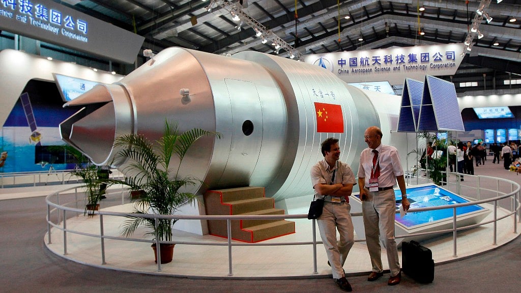 A Long March-11 solid propellant carrier rocket blasted off from a launch pad aboard a ship in the Yellow Sea off the coast of Shandong province at 12:06 pm (local time).
