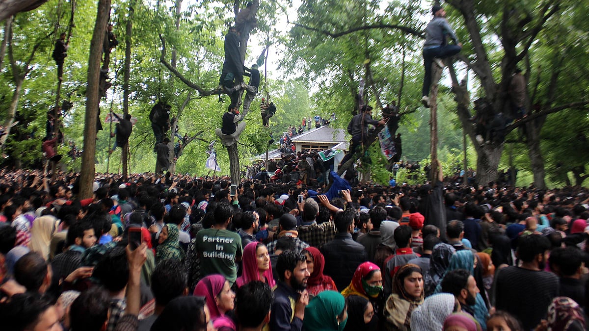 People attend the funeral of one of the slain militants, top Hizbul commander Saddam Padder. (Picture used for representational purpose)&nbsp;
