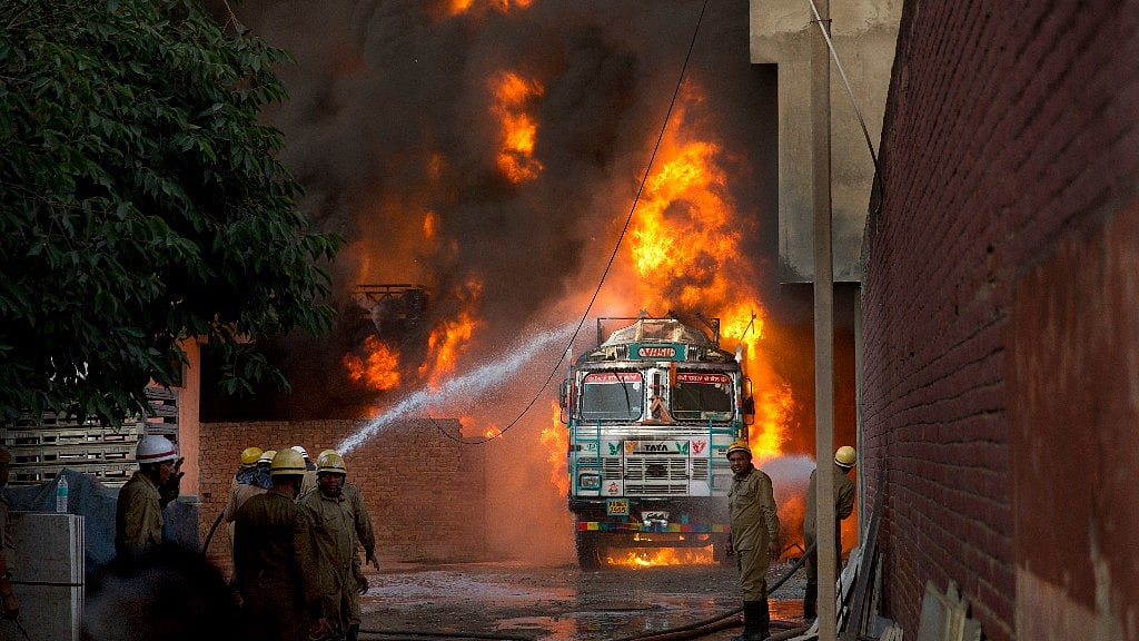 A massive fire broke out at a rubber godown in South Delhi’s Malviya Nagar on Tuesday, 29 May. 