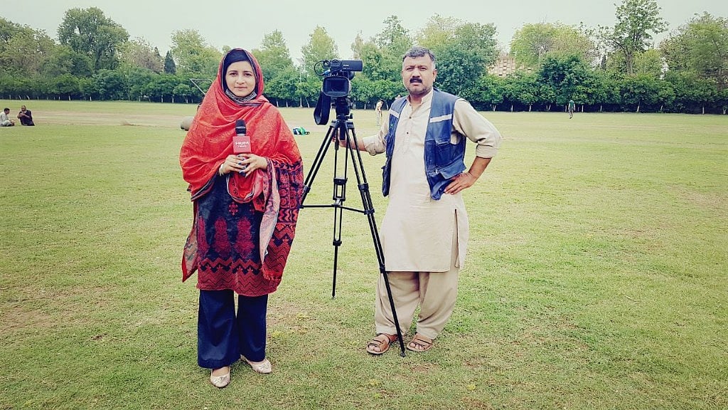 Manmeet Kaur becomes Pakistan’s first woman Sikh reporter.&nbsp;