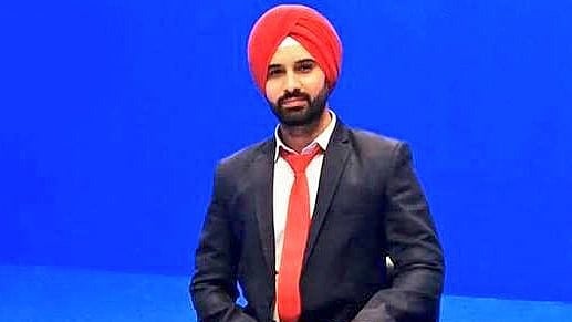 First male Sikh anchor Harmeet SIngh hired by a Pakistani news channel. 