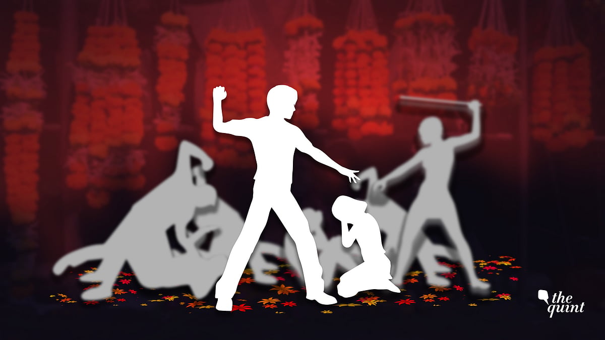 Two flower vendors engaged in a massive physical fight near Ujjain’s Mahakaleshwar Temple.
