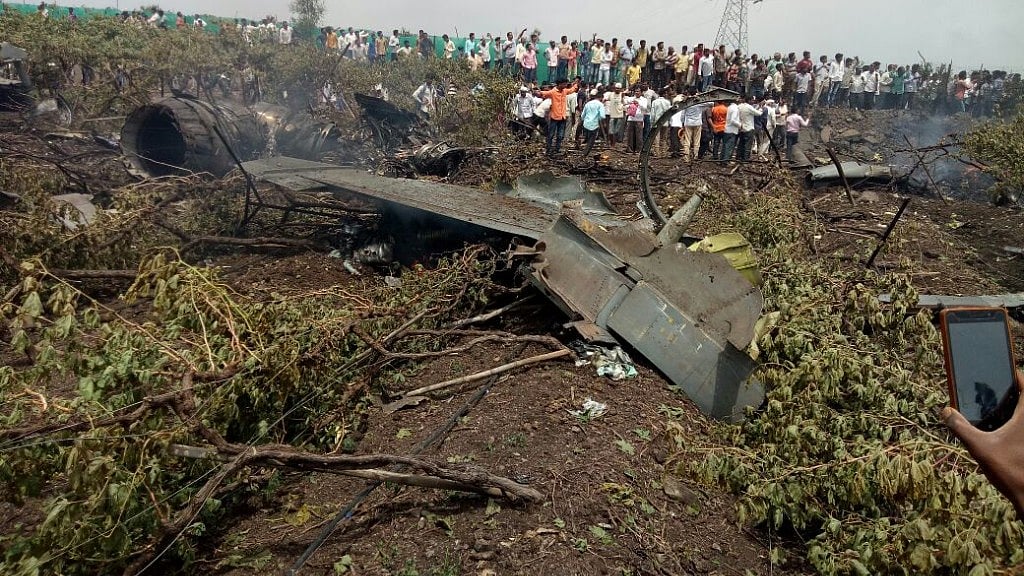 The pilot and the co-pilot ejected in time and survived the crash, the PRO, Defence (Mumbai) said.
