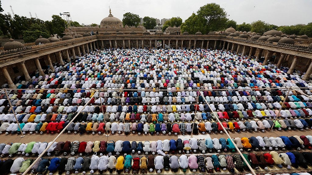 Saudi Arabia &amp; UAE to celebrate Eid on 4 June; Indonesia, Japan, Malaysia, Thailand, Pakistan and Australia will celebrate Eid ul-Fitr on 5 June