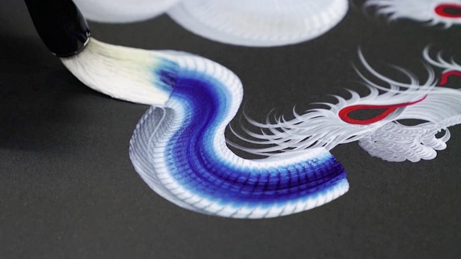Artist painting a Dragon in a single stroke.