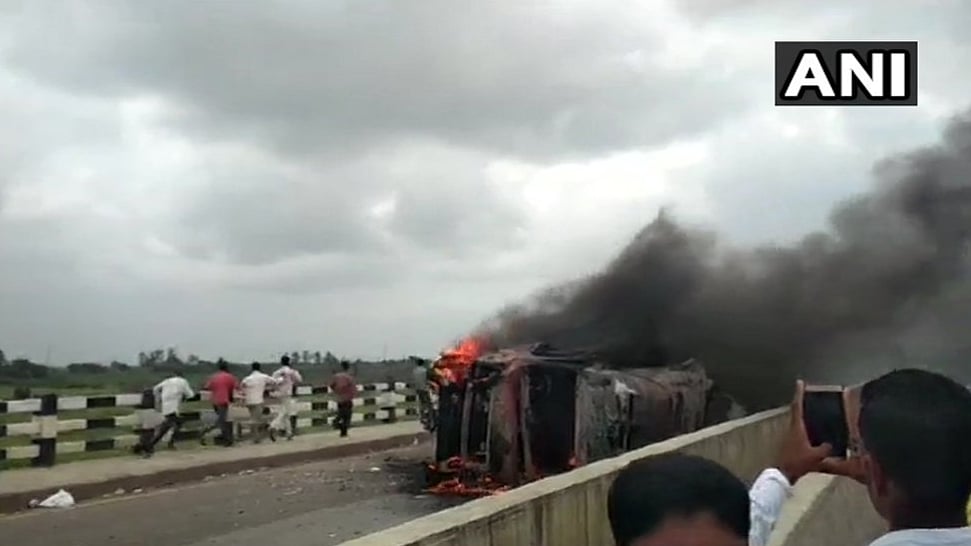 A was set ablaze by Maratha Kranti Morcha workers in Aurangabad’s Gangapur on Tuesday, 24 July.