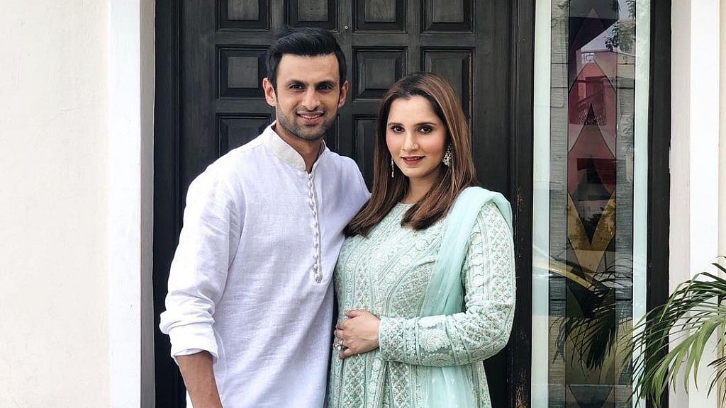 Pakistan cricketer Shoaib Malik with Indian tennis star Sania Mirza.