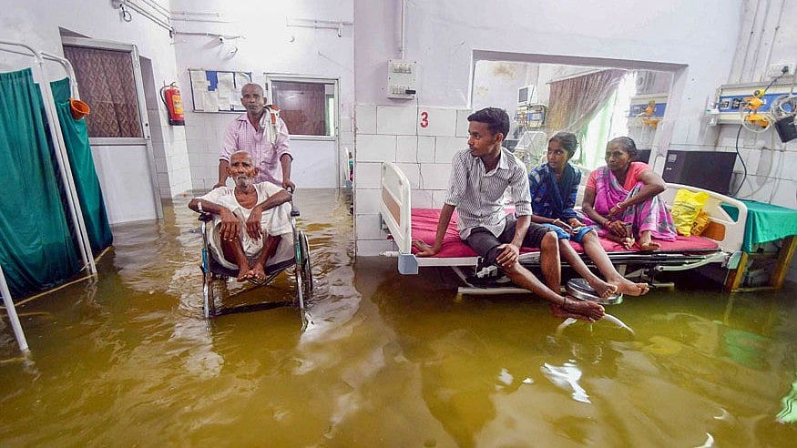 Several patient wards as well as the ICU of Nalanda Medical College Hospital are flooded. 
