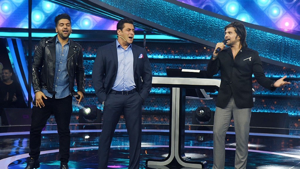 Salman Khan with Himesh Reshammiya on <i>Dus Ka Dum.</i>