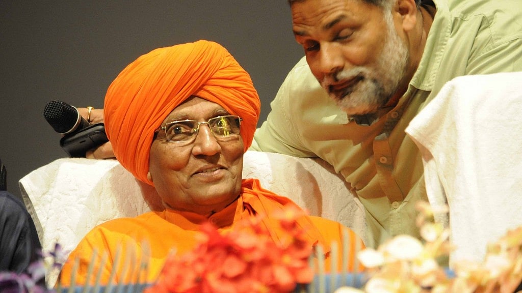 Swami Agnivesh (left) was beaten up allegedly by a mob of BJP Yuva Morcha workers. 