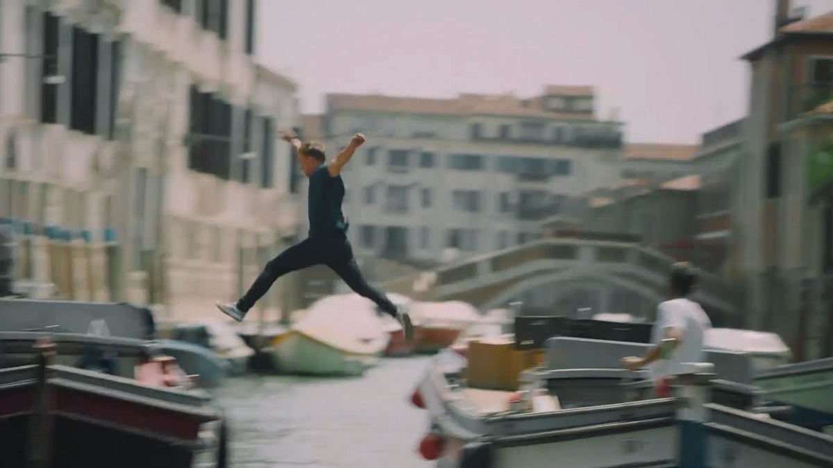Freerunner Pavel Petkuns in Venice
