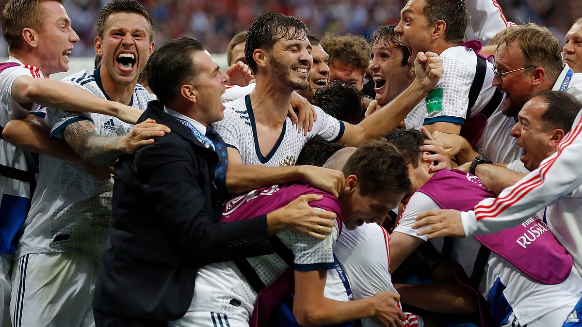 Russian players celebrate after beating Spain 4-3 on penalties 