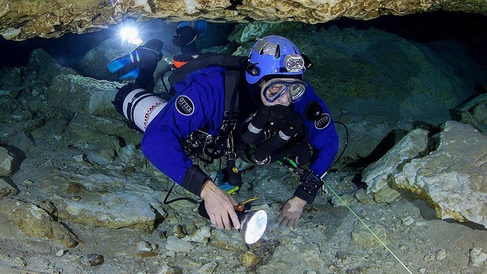 Australian doctor Richard Harris, who looked after the Thai football team, was the last person to leave the cave on Tuesday. 