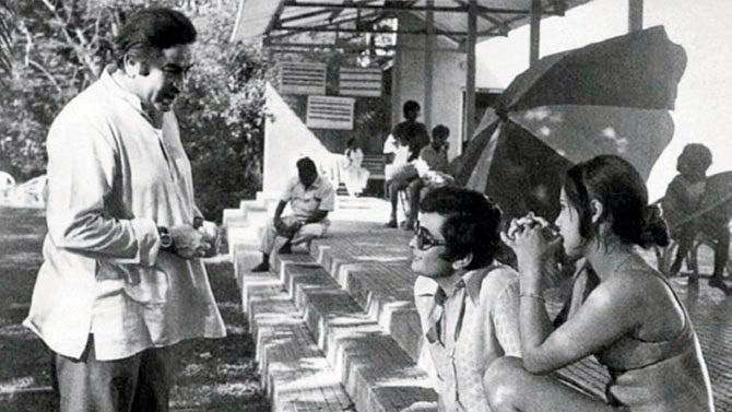  Raj Kapoor on the sets of ‘Bobby’ with Rishi Kapoor and Dimple Kapadia. ‘Bobby’ was shot in the RK studio.&nbsp;