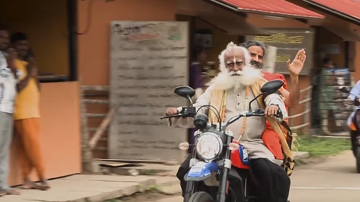 Sadhguru and Baba Ramdev on a bike ride. 